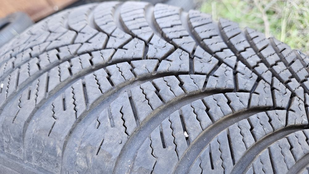 2бр гуми 195 65 15 дот 23 фалкен