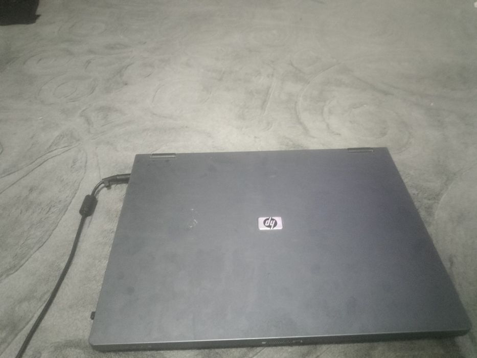 Vând laptop HP Compaq 6710b