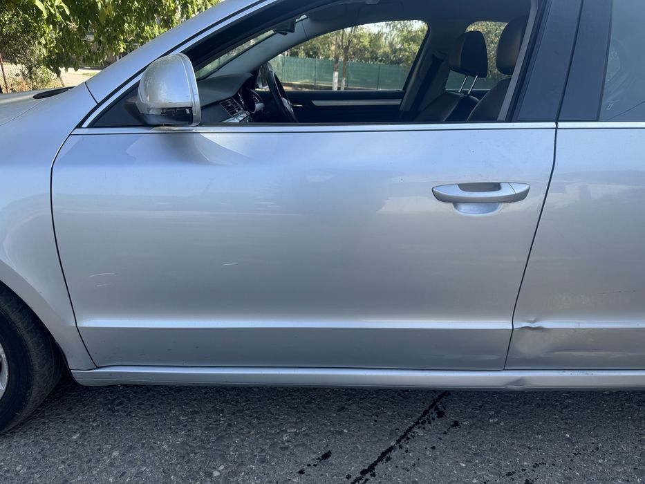 Usa usi stanga skoda superb 2 LA7W
