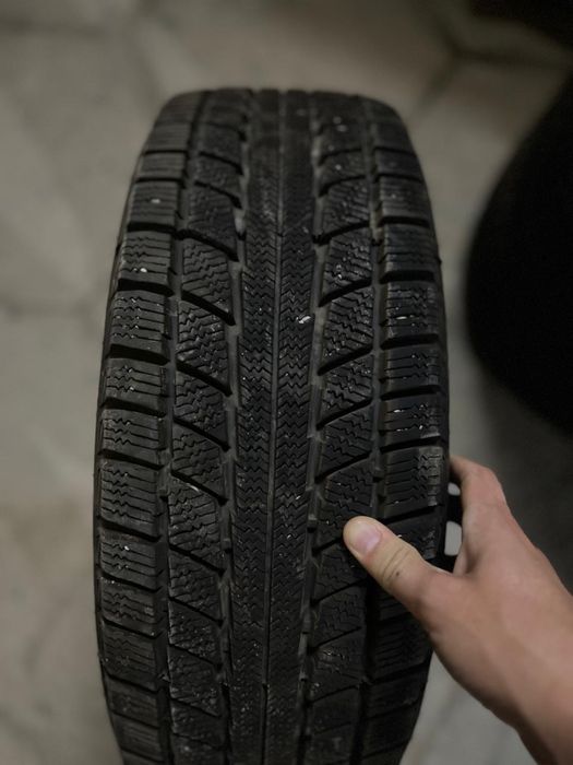 Зимние шины комлект