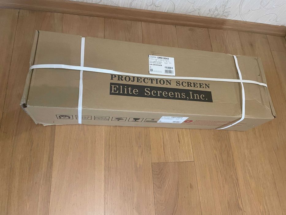 EliteScreen Yardmaster - в кашон 100" 4К екран за проектор ЧИСТО НОВ!