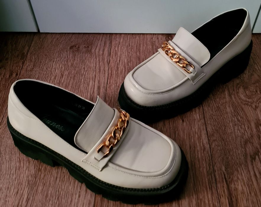 Новые женские туфли