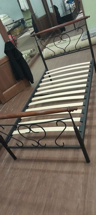 Кованый кровать в отличном состоянии