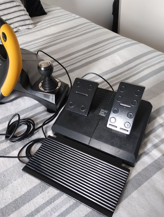 Volan cu pedale de gaming