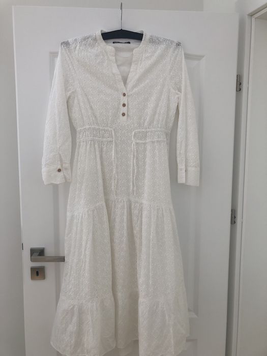 Vand rochie noua Zara