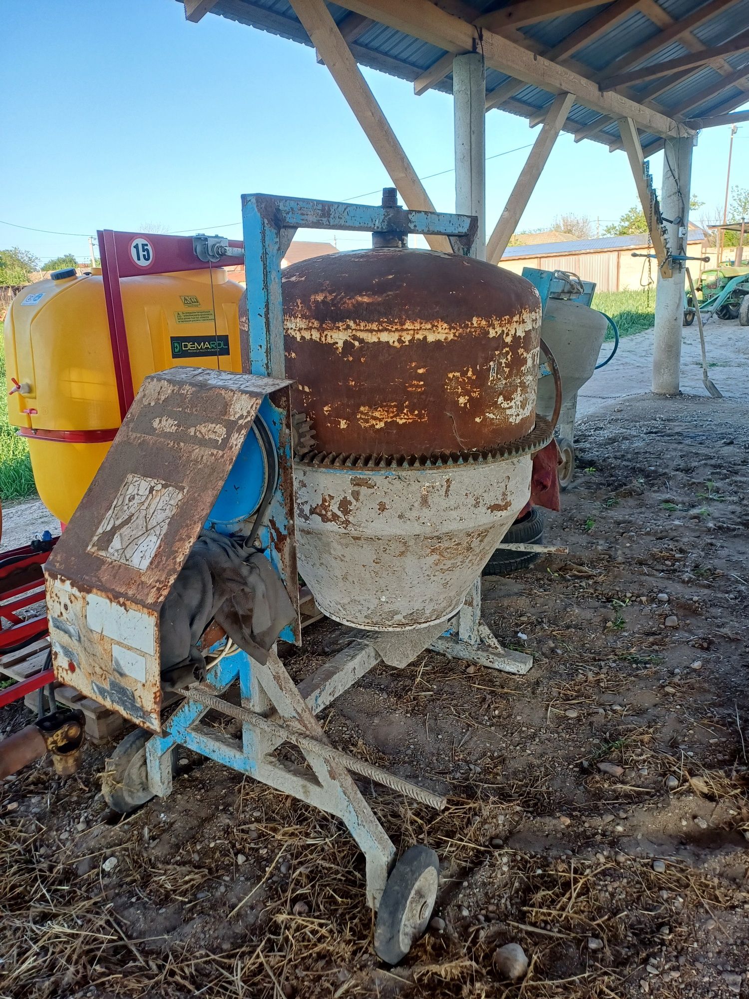 Vând Betoniera de 500kg