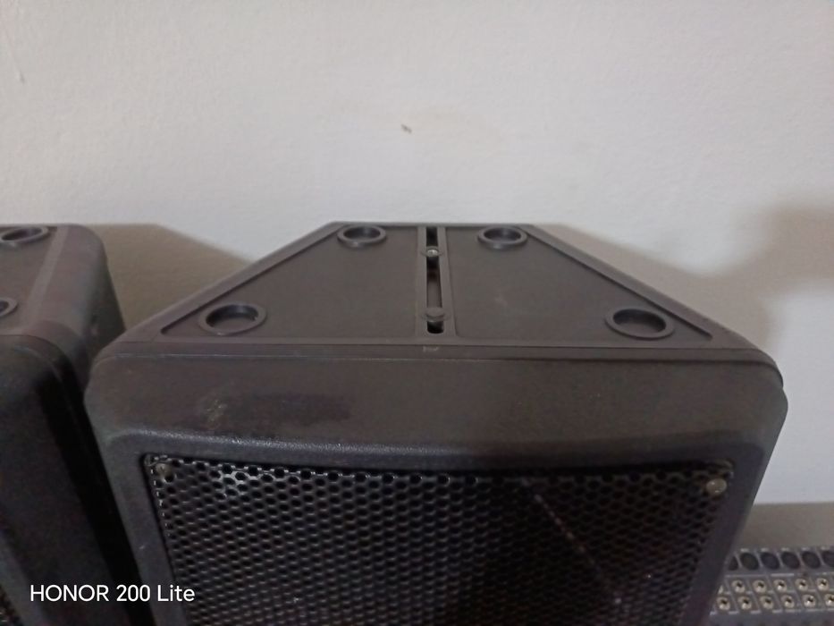 Vând boxe pe 12 american audio 300w rms