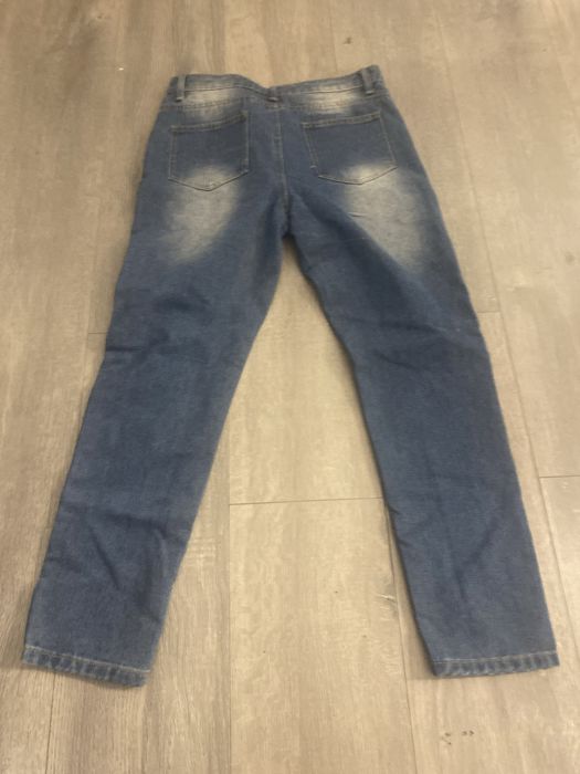 Blugi albastri cu alb ca noi