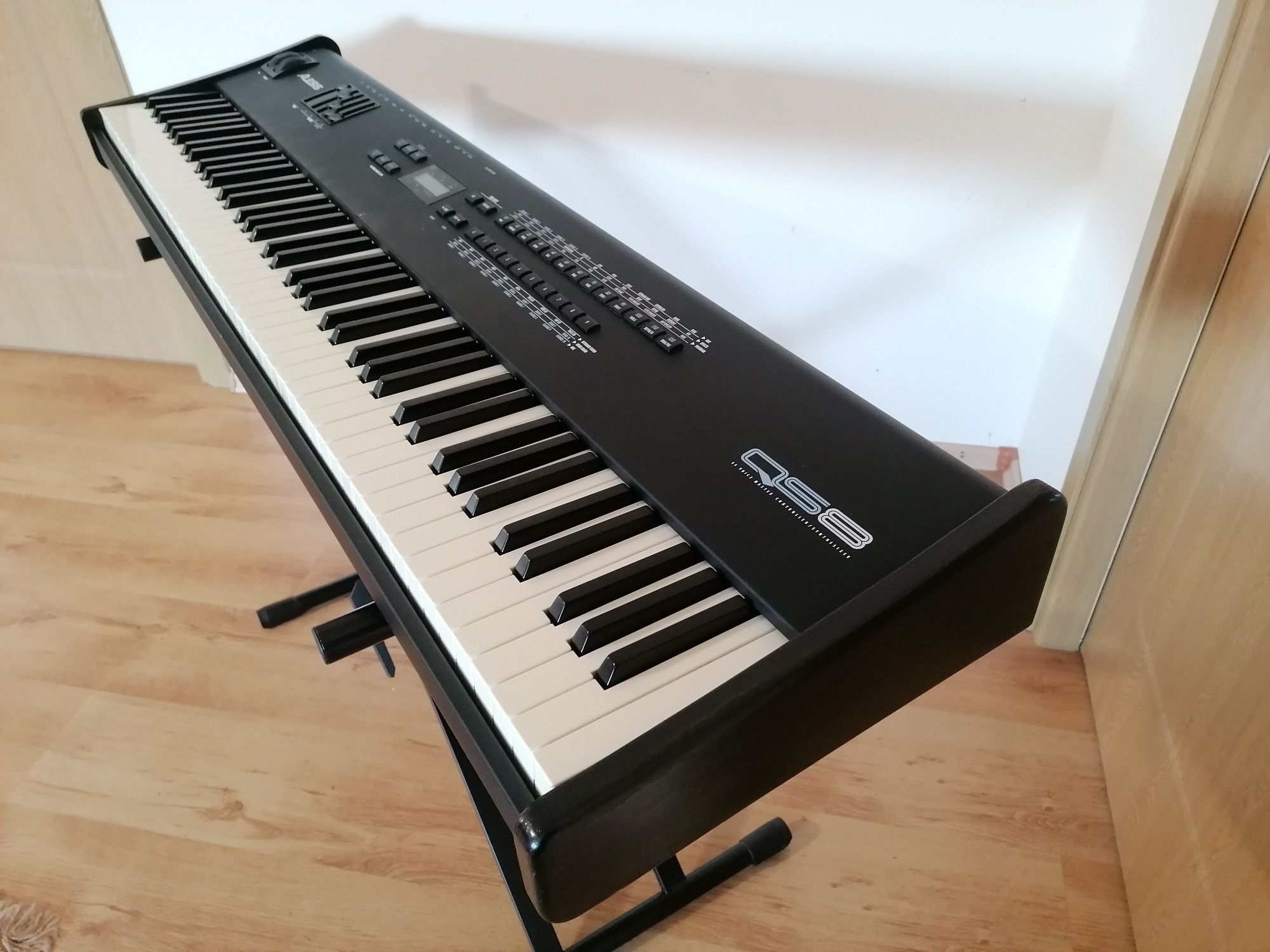 ALESIS QS-8 pian digital profesional midi controller orga