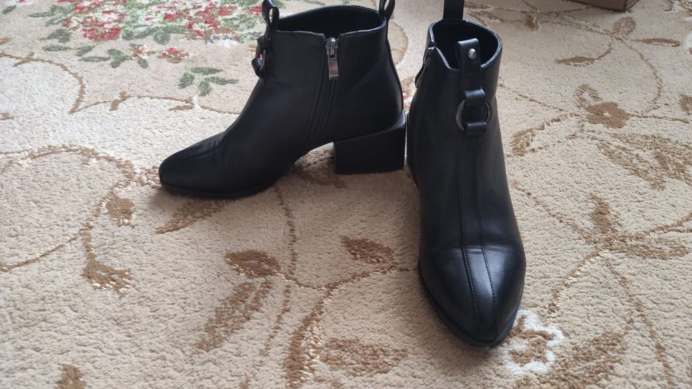 Продам Б/у женскую обувь