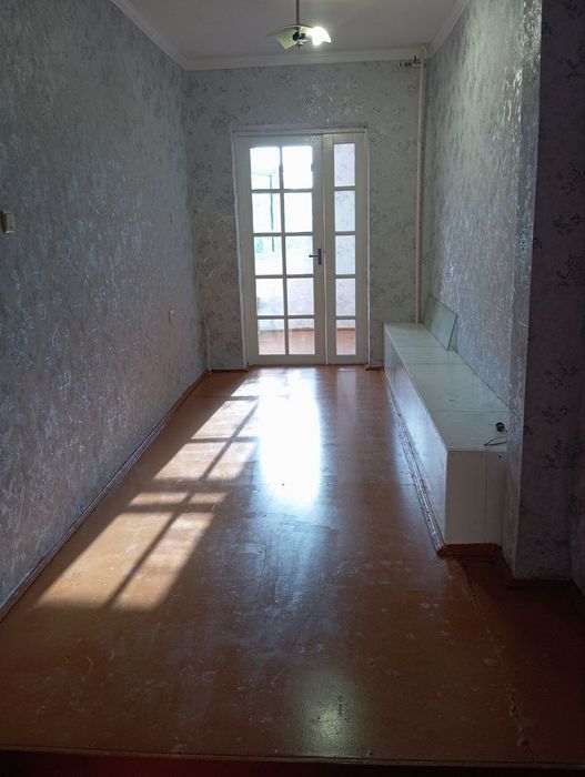 Qarshi markazida 64m/k, 2 xonali uy sotiladi.