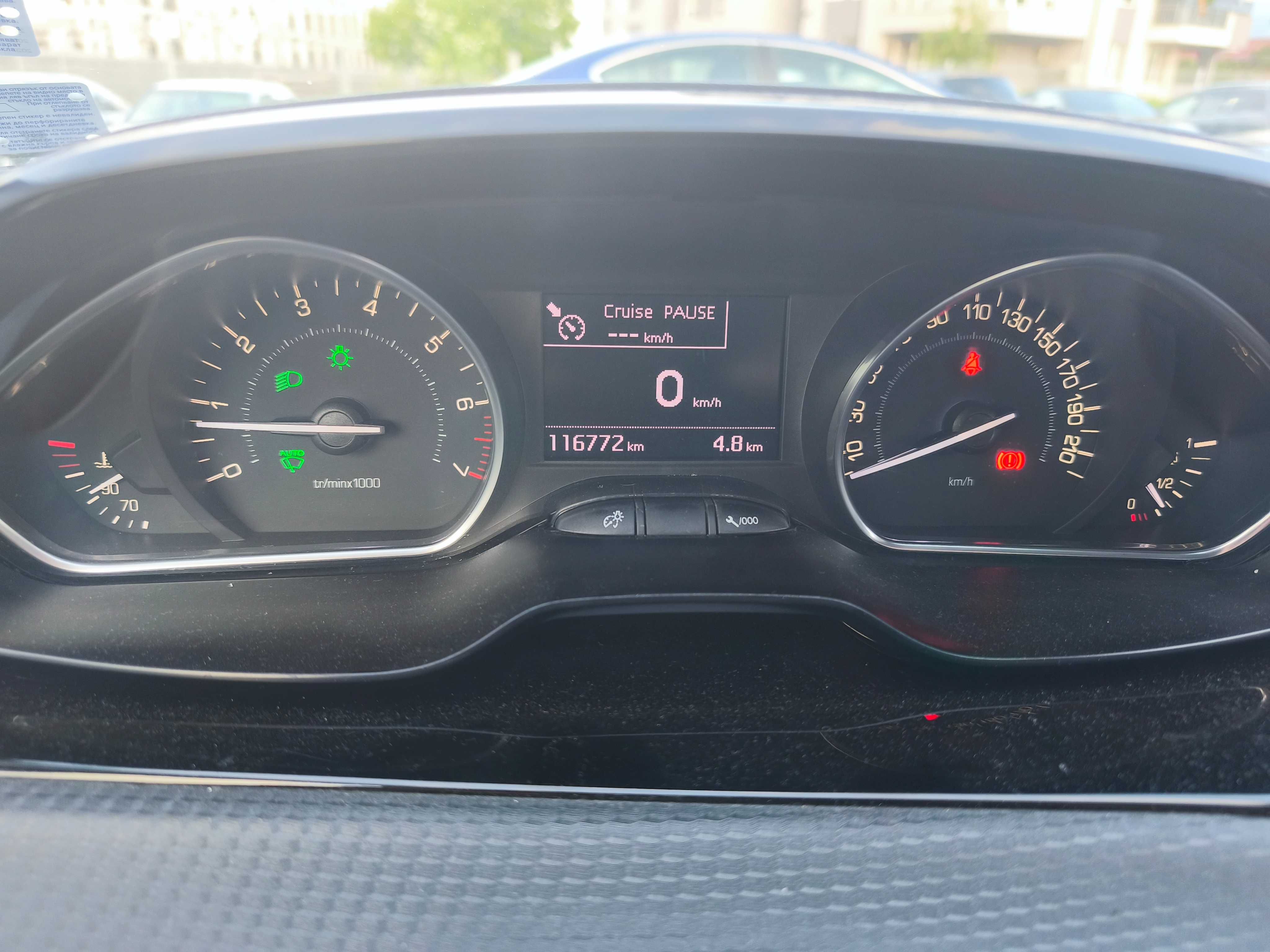 Автомобил Peugeot 2008