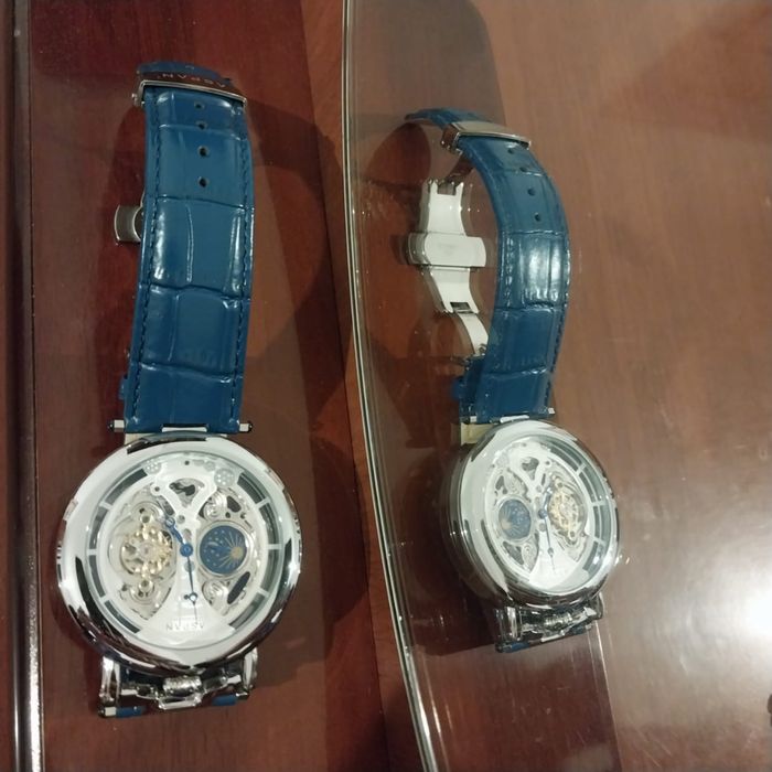 Продаются  часы оригинальные. В идеадьном состоянии