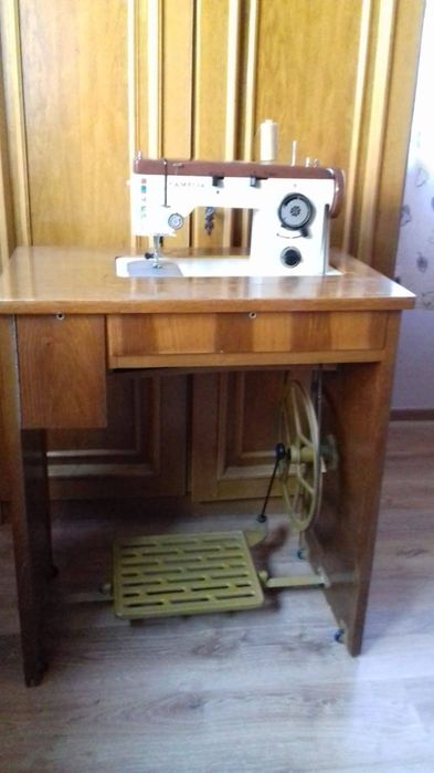 Vindem mașina de cusut