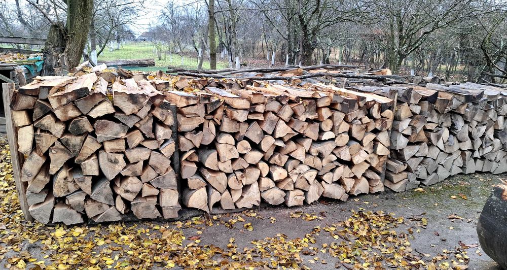 Vând lemne de foc tăiate la metru( verzi și uscate)