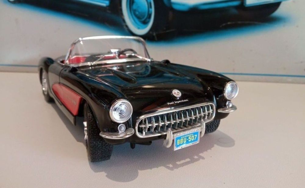 Chevrolet canuette 1957
Scara 1/18
Bburago

Pozele reflectă realitatea