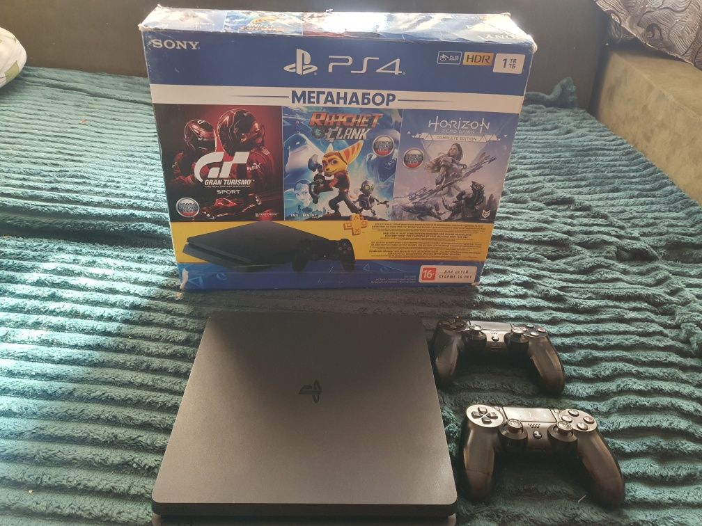 Продам Sony Playstation 4 slim 1 tr с играми