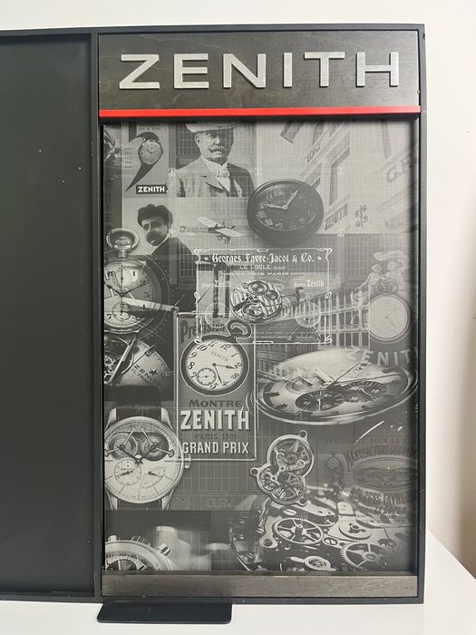 Метален дисплей на марката за часовници Зенит Zenith