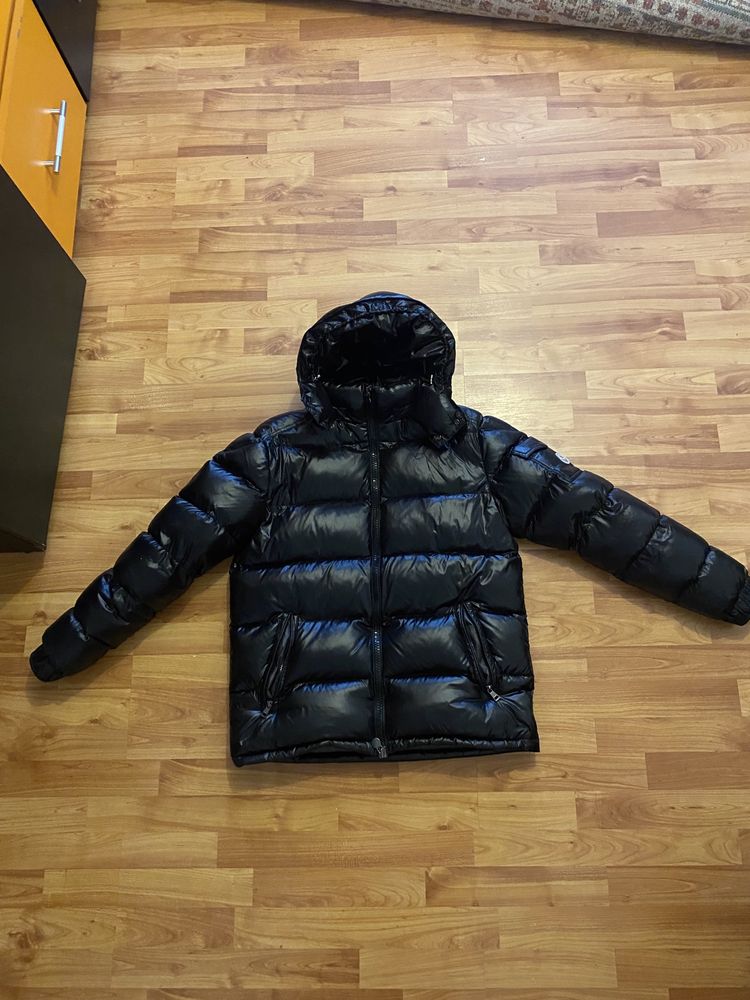 Geaca moncler      .