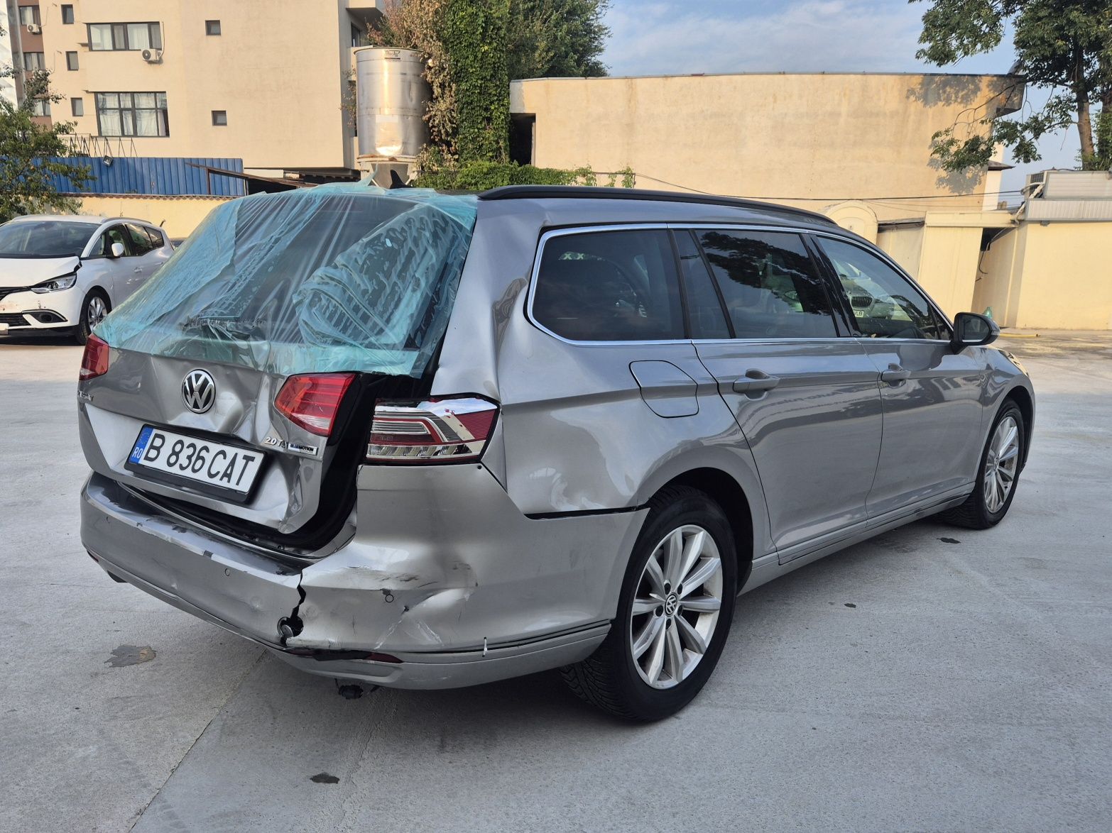 Volkswagen Passat automat 2017 avariat