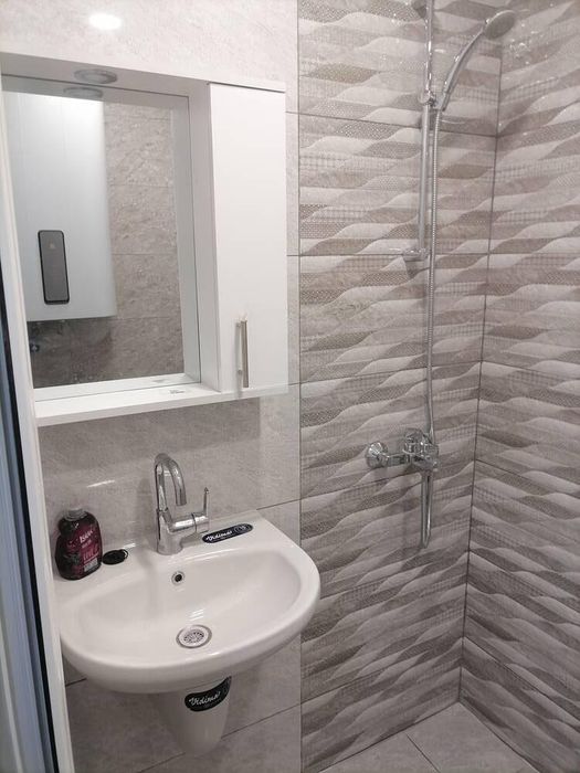 Дава се под наем Тристаен апартамент в Бургас, Меден рудник - зона А - 60 кв.м за 357 € - Снимка #3