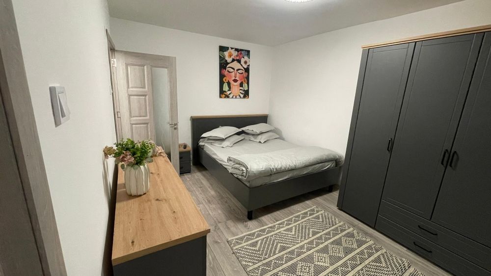 Închiriez garsoniera