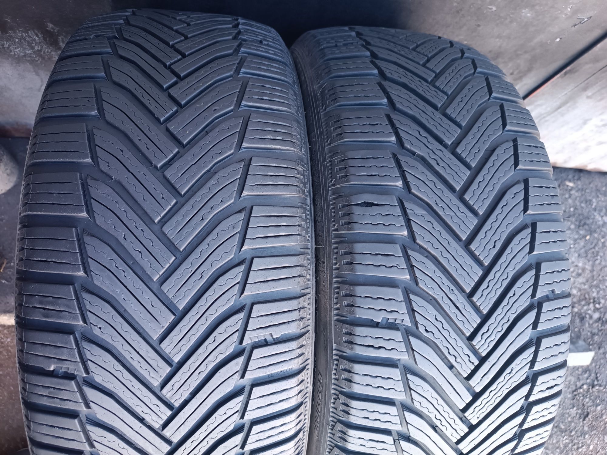 2бр, зимни гуми 205/45/17 Michelin Дот 22