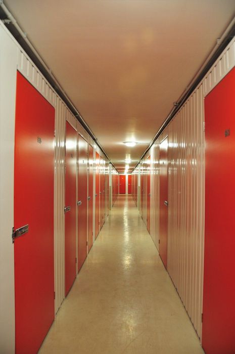 Складове под наем 10-15 кв. – 24/7 достъп, охрана, видеонаблюдение