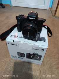 Vând Canon EOS M50