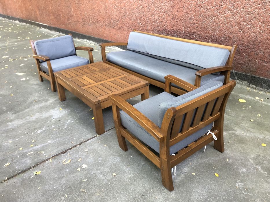 Градински маси и нисък диван