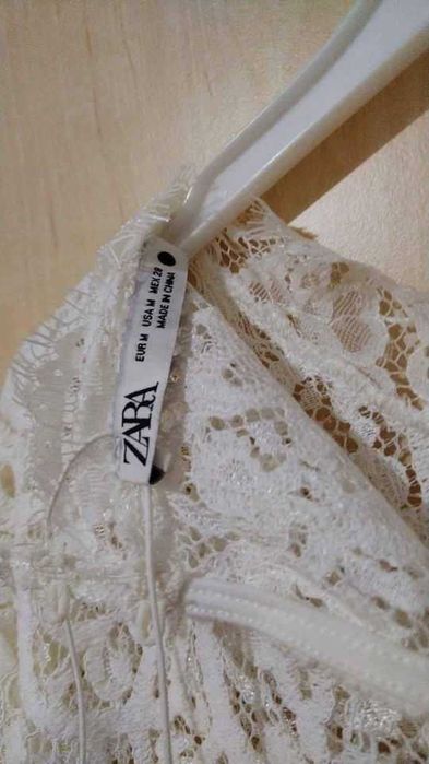 Bluză din dantelă ZARA