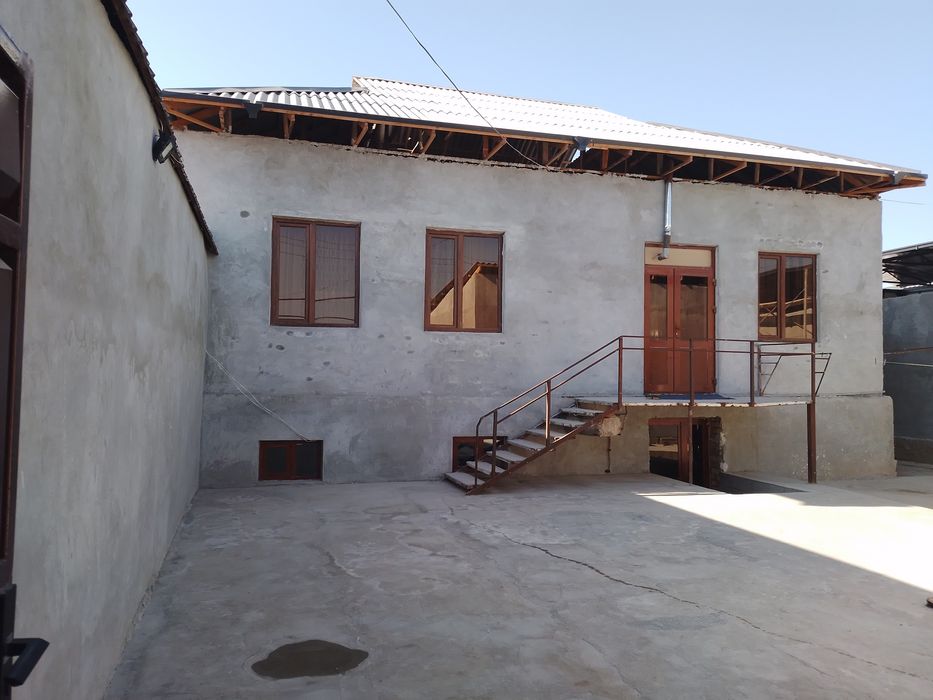 Yangi hovli srochniy sotiladi