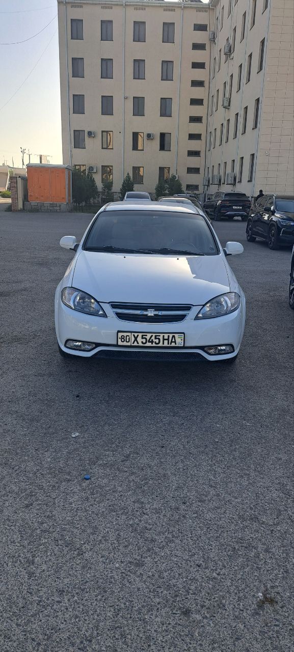 Lacetti gentra sotiladi
