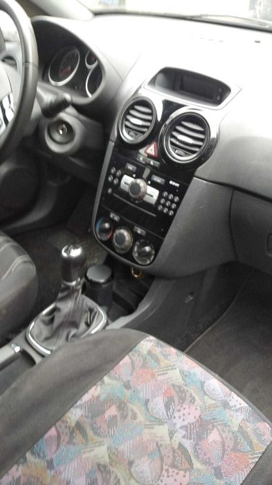 Opel Corsa 2010  .