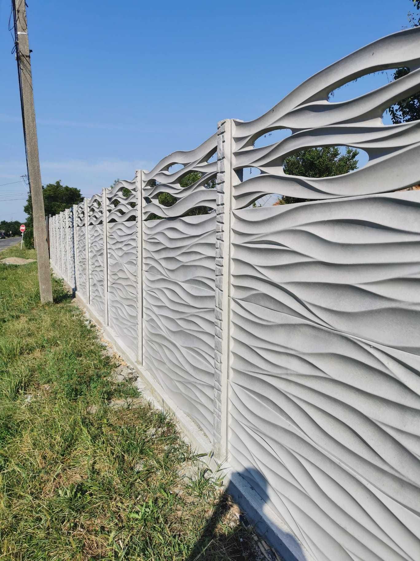 Gard din placi si stalpi de beton