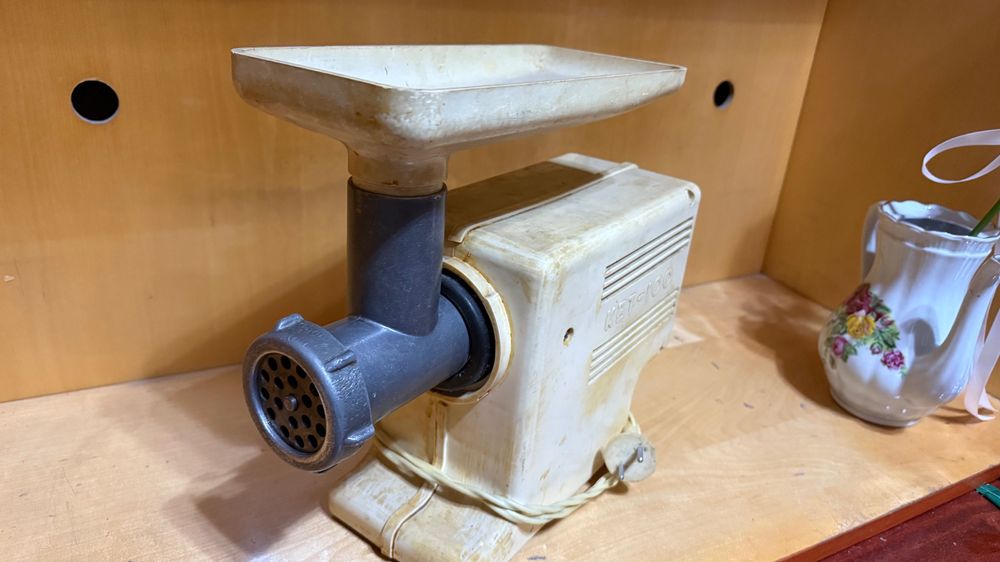 Электрическая мясорубка