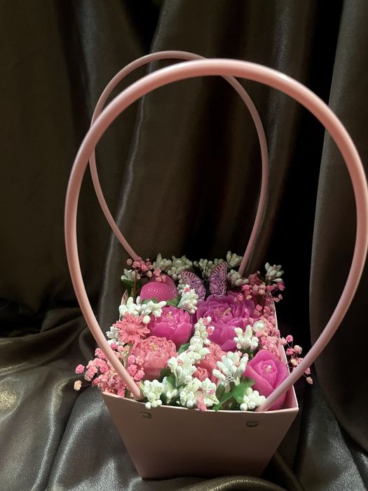 Букет от свещи в кошничка