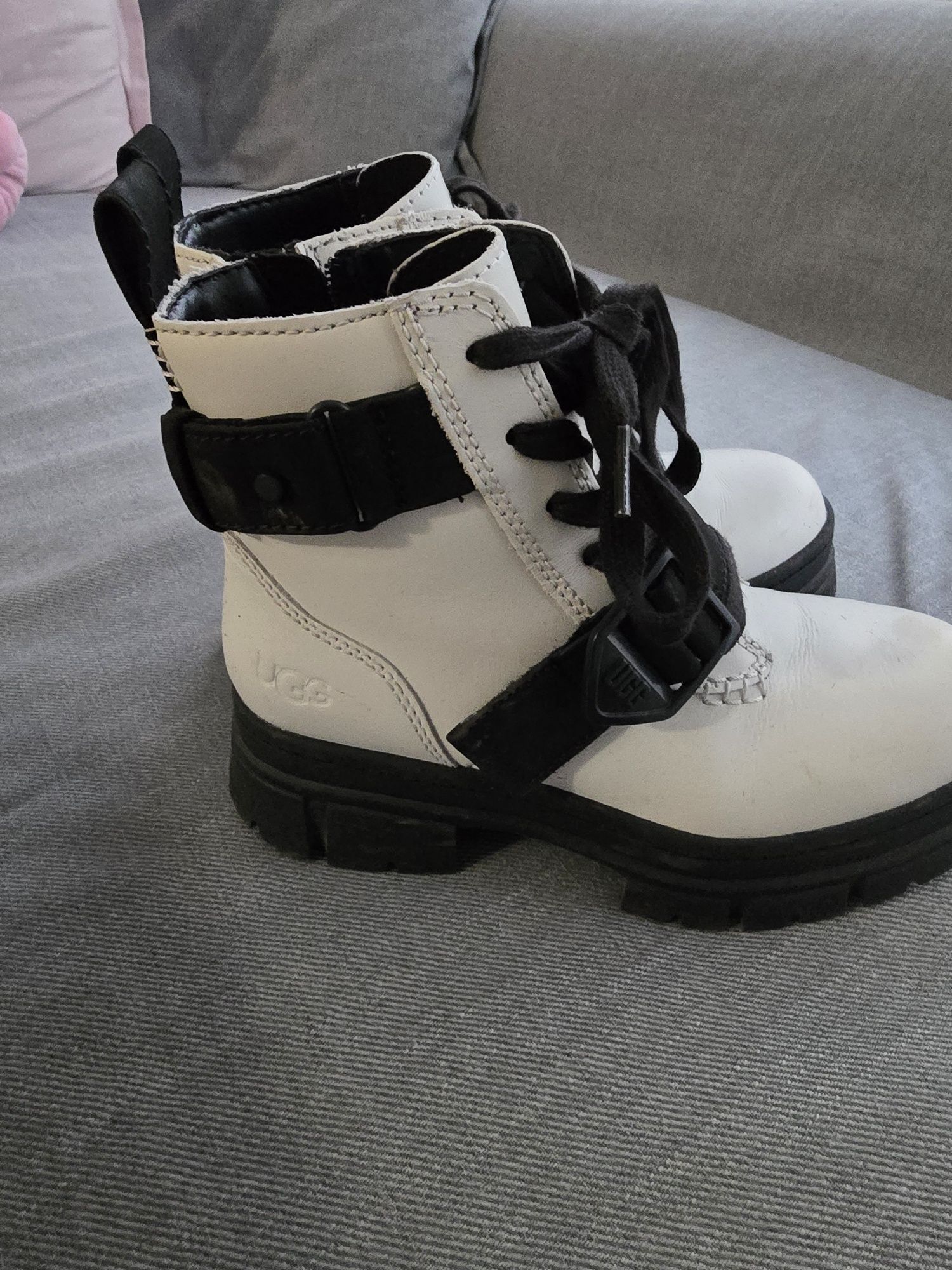 Продавам Дамски боти UGG