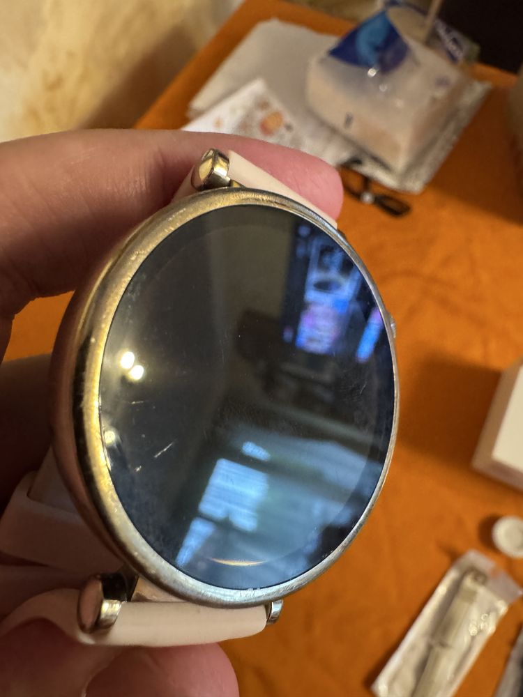 Huawei Watch GT4 41mm + 2 силиконови каишки гаранция до ноември 2025