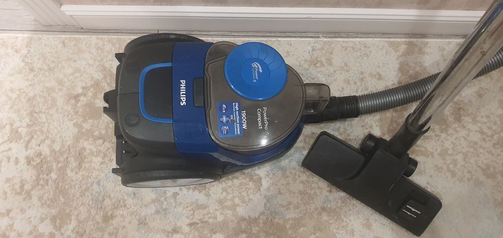 Пылесос Philips 1900 ватт