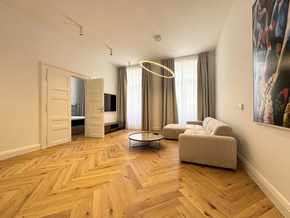 Дава се под наем Двустаен апартамент в София, Център - 65 кв.м за 433.5 € - Снимка #1