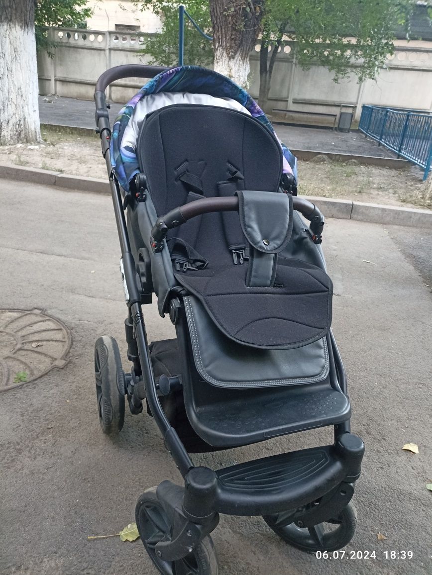 Продается коляска 3 в 1.