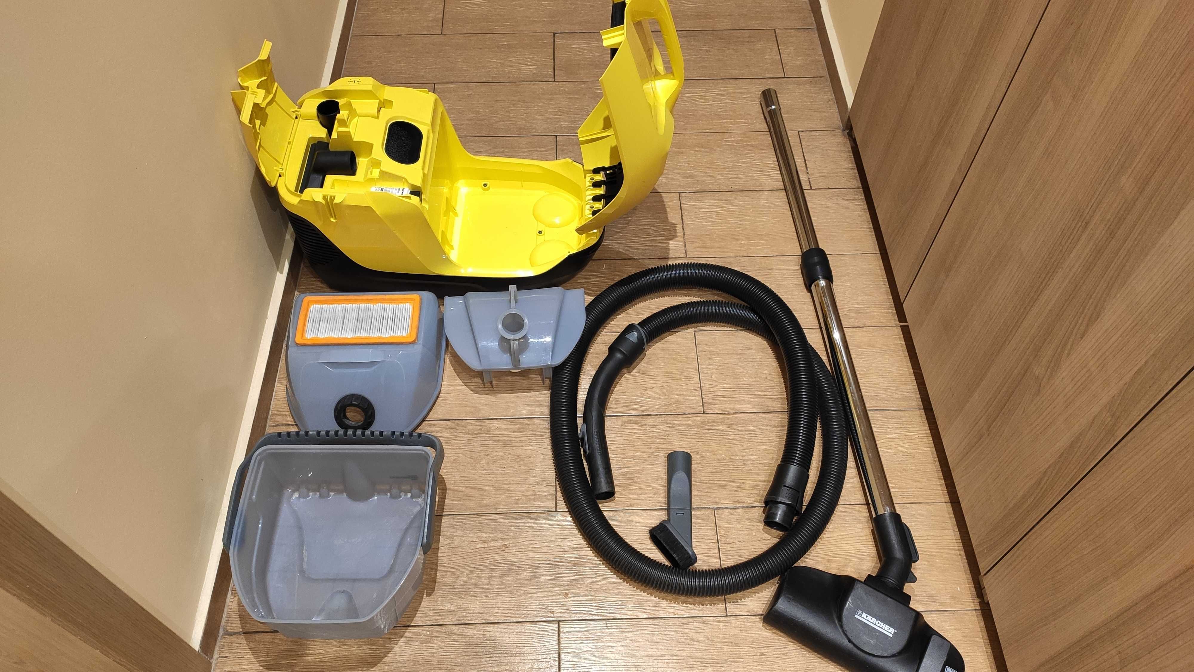 Прахосмукачка Karcher с воден филтър DS 5.800