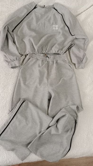 Продам костюм 42 размер