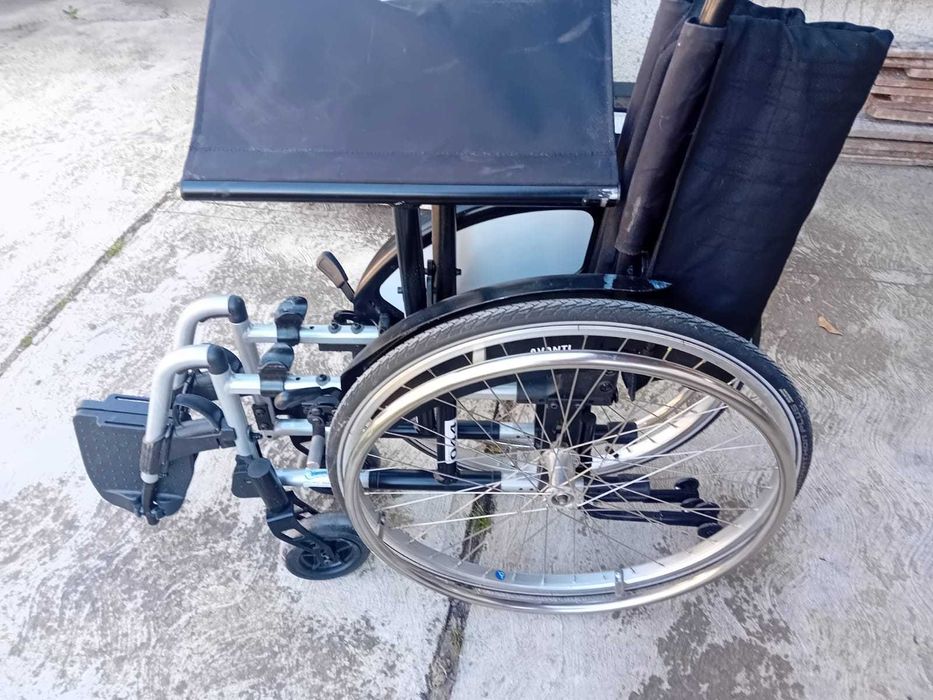 Scaun cu rotile meyra avanti