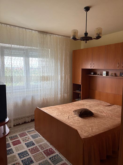 Inchiriez apartament cu 3 camere- Strand