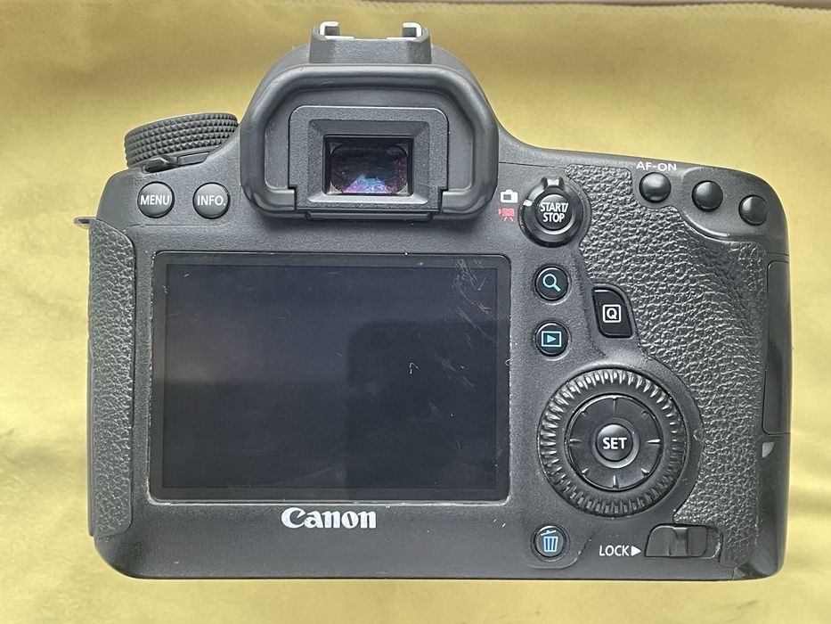 Canon 6D  + cutie si accesorii