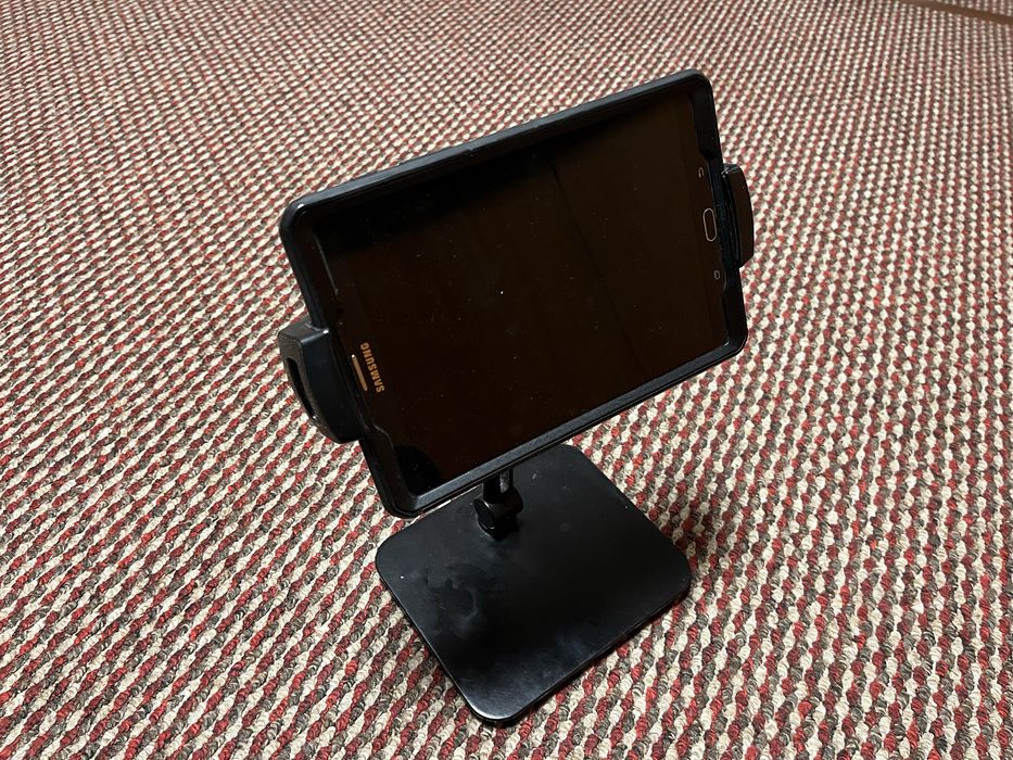 Suport stabil pentru tabletă - stare excelentă