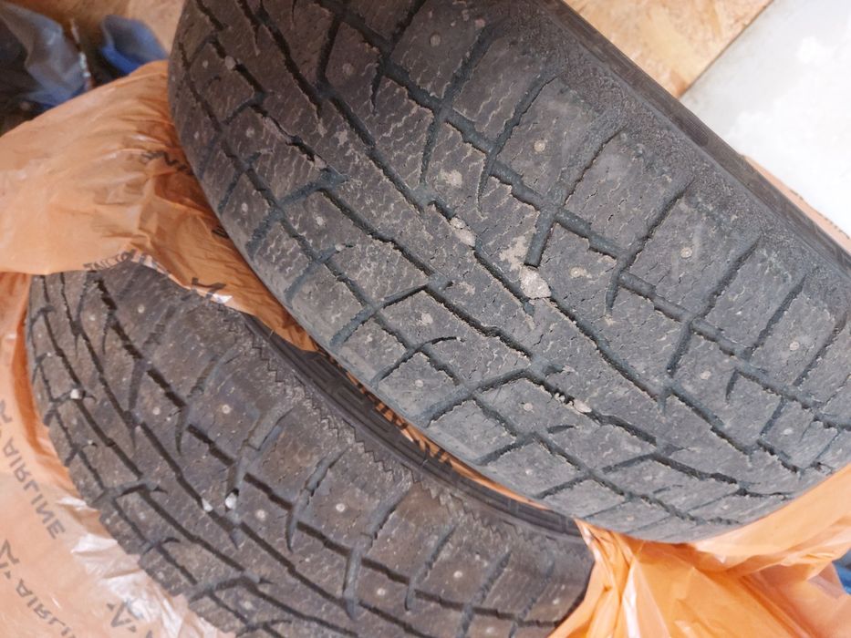 Продам шины шипы комплект