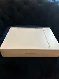 MacBook Air 2022 culoarea gri inchis in garanzie pana in Septembrie.
